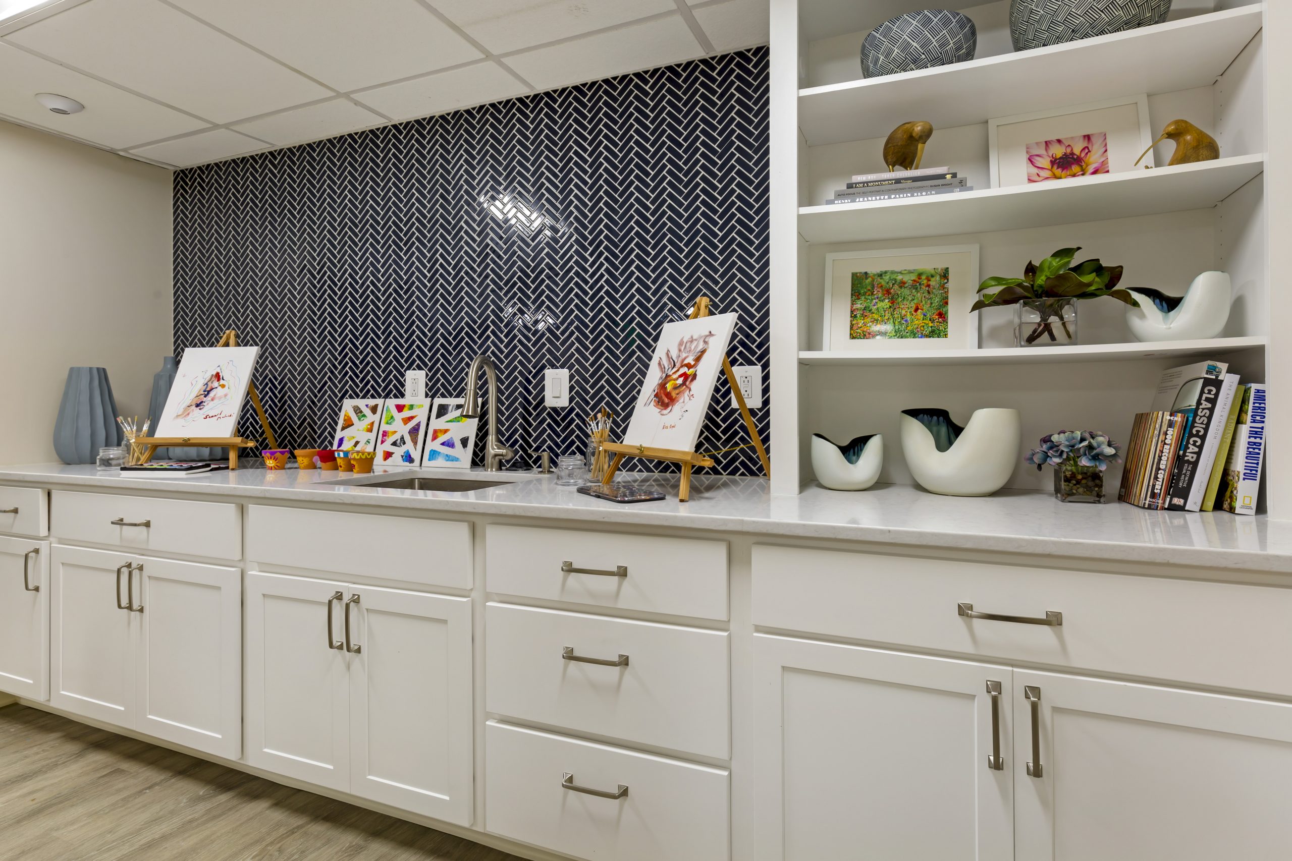 Arts & crafts counter